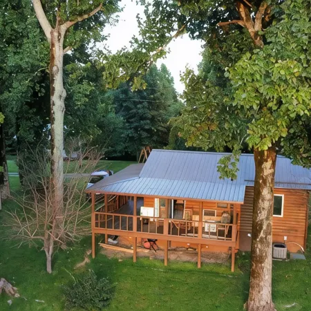 A peaceful tiny cabin with sweeping views of the mountains.