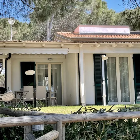 Sunset Holiday Villa in San Pietro Pinewood