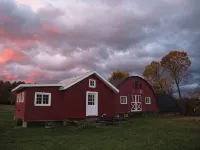 A Cozy Farmstead Cottage Amidst Two Barns in Hudson Valley Hotels in Marbletown
