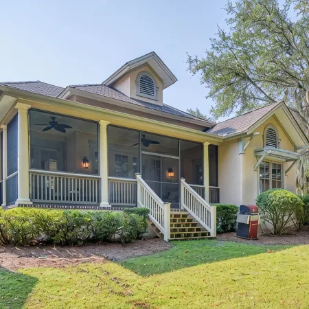 Hampton Hideaway-Quaint Golf Cottage, Newly Renovated