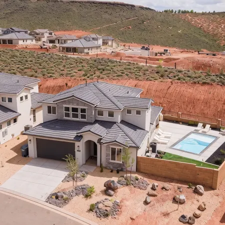 Red Rock Haven - NEW Private Pool, putting green, & more. Perfect family retreat