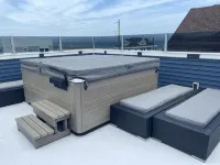 HOT TUB ON DECK, OCEAN VIEW, WALKING DISTANCE TO RESTAURANTS, BARS AND BOARDWALK - 4 stjerner