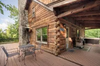 Shenandoah Log Cabin *Hot Tub Indoor Fireplace*