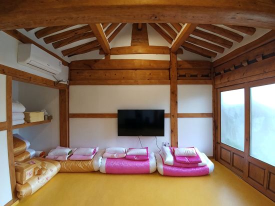 Bukchon Sohyeondang Hanok Stay