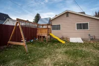 Steps from DOWNTOWN! COZY 5 bedroom Bungalow!