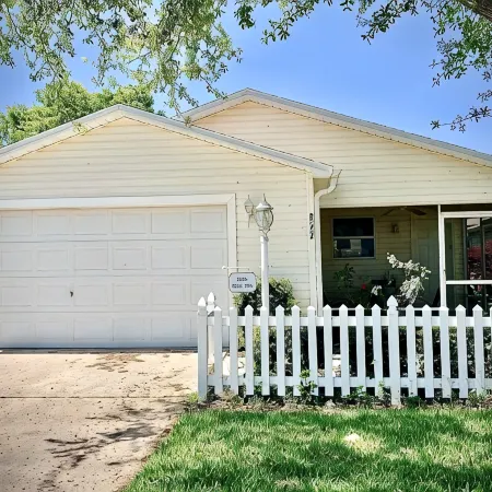 SPACIOUS VILLA WITH GOLF CART CLOSE TO LAKE SUMTER LANDING NO EXTRA GUEST FEES !
