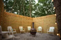 New Cabin ~Hot Tub in Theater~1 Quiet Acre ~Hiking ~Fire Pit ~King Suites - 4-Star