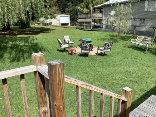 Charming 2-bedroom cabin uwith WiFi, AC in amazing McCarr
