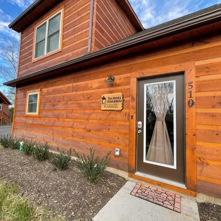 This cabin is a 1 bedroom(s), 2 bathrooms, located in Pigeon Forge, TN.