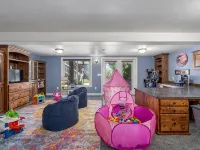 Luxury - 6000sqft- Sleeps 22+ Basketball, Billiards, Theater, Game, PrincessRoom Hotels in Layton