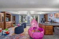 Luxury - 6000sqft- Sleeps 22+ Basketball, Billiards, Theater, Game, PrincessRoom