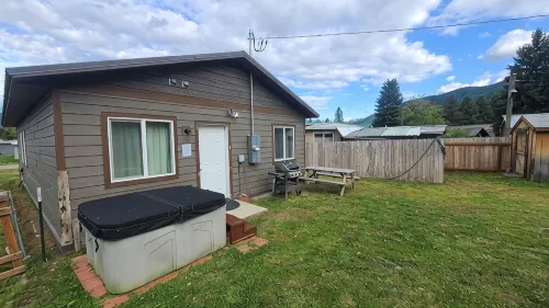 ❤ Bed & Breakfast Nook ❤ Fenced Yard ❤ Hot Tub ❤ Heated Floors ❤ Pet Friendly ❤ - Wifi