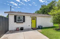 Front door parking, private covered patio with fenced in backyard - Bungalows
