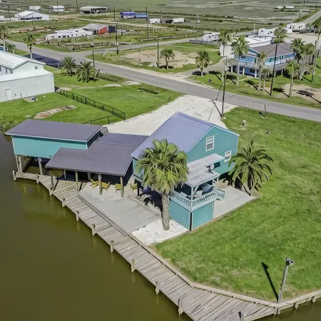 Perfect little Getaway for the fishers and beach goers!
