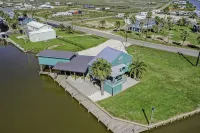 Perfect little Getaway for the fishers and beach goers!