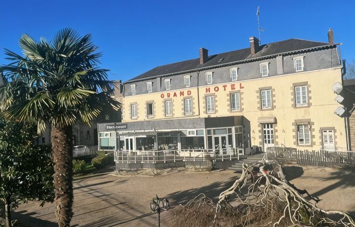 Le Grand Hôtel de Mayenne - Logis hôtels Restaurant