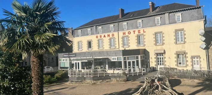 Le Grand Hôtel de Mayenne - Logis hôtels Restaurant Hotels in Mayenne