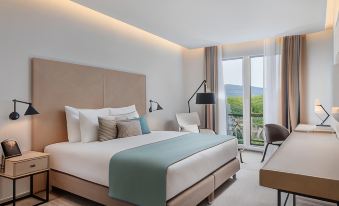 Lazure Hotel & Marina