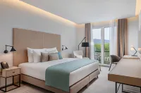 Lazure Hotel & Marina - Pet friendly