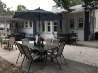 Ozona Guesthouse! 3 Blocks to Pinellas Trail, Brewery, Eats, & Dog Friendly!
