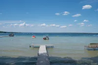 Higgins Lake - One Of A Kind Lakefront Lodge! - Wifi
