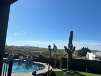 Spacious 4-bedroom house with Mountain View’s, pool and putting green. - Pools