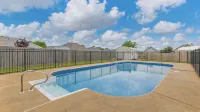 17 Springs / RTJ Golf / Saltwater Pool / Sleeps 8