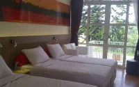 Bukit Cikahuripan Resort - Resorts