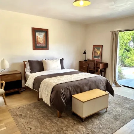 Mid-Century Beach Lodge- 1 Block to Beach!