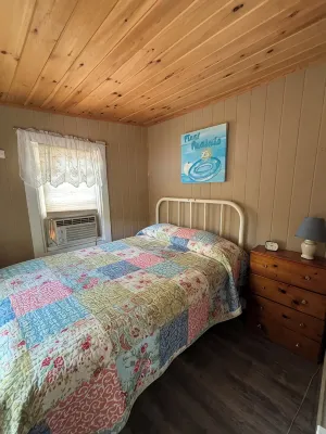 Cozy Cottage on the Delaware - Chalets