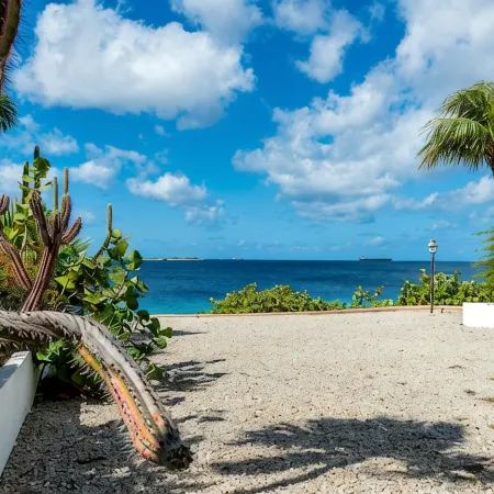 Oceanfront Villa, great house reef, near dive shops, restaurants, sleeps 4