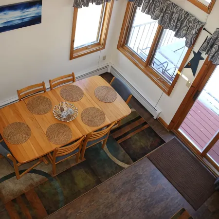 Large Family Townhome, AC, Great WiFi, Pool, Game Room, Grill, & Screened Porch
