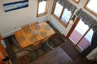 Large Family Townhome, AC, Great WiFi, Pool, Game Room, Grill, & Screened Porch - balcony