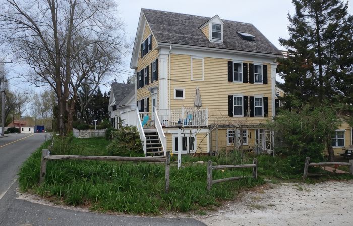 2 Bedroom Private Apt. in 1825 Whaler's Home on Duck Creek