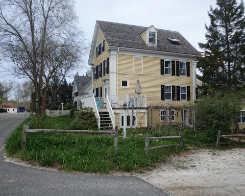 2 Bedroom Private Apt. in 1825 Whaler's Home on Duck Creek Hotels in Wellfleet
