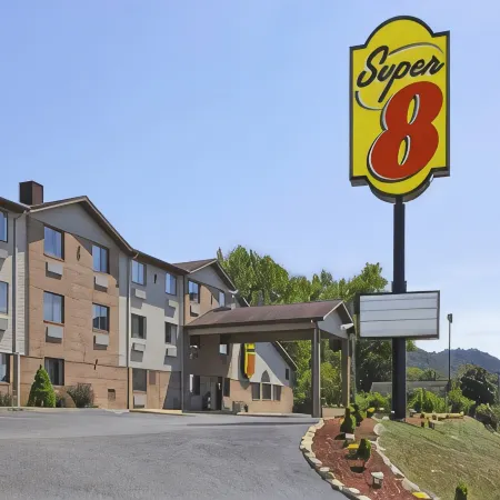 Super 8 by Wyndham Portsmouth