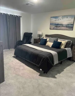 Relaxing 3 bedroom 2 bath townhome great location. Close to hospitals & MCAS.