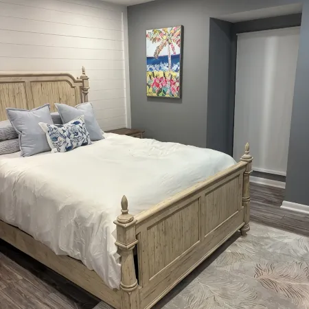 2BR Condo 2 Blocks to Beach 1 mi to Fort Clinch 2 mi Downtown Pet Friendly POOL