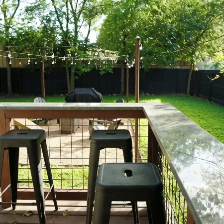 Stay at The Oak - Downtown New Braunfels Getaway