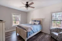 Spacious Luxury Lakefront Home w/ Hottub, Outdoor Sauna, & Gym Near Clemson - 발코니