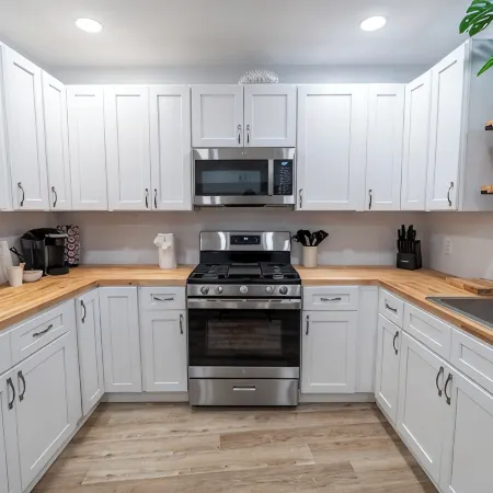 Spacious and Stylish Apartment Perfect for Your Getaway in Beverly!