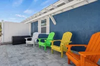 2 bedroom, walk to beach-bikes-kayaks-grill-picnic-hot outdoor shower-beach gear - 4-Star
