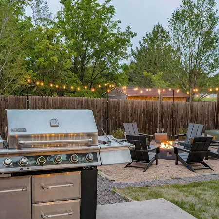 Parkside Retreat - NEW, HotTub, PoolTable & FirePit