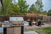 Parkside Retreat - NEW, HotTub, PoolTable & FirePit