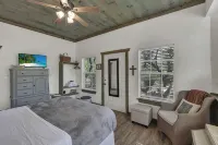 Cactus Flower Lodge-20 min to Downtown-Starlit Sky Views - balcony