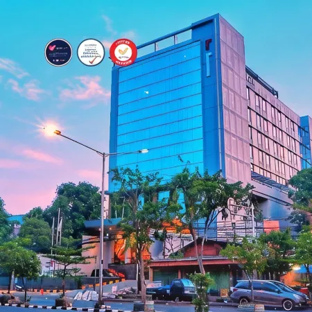 Luminor Hotel Kota Jakarta Отели рядом с достопримечательностью «Магазин LTC Glodok»