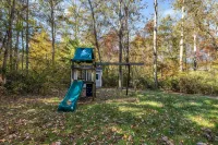 AVL Estate: 5K sq ft, Golf Sim, Speakeasy, Hot Tub, Sauna, Sleeps 20 + 2 pets