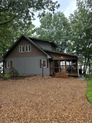 Lake House Cabin 3Br/2BA Sleeps 6 Water Front with Private Boat Dock for Fishing