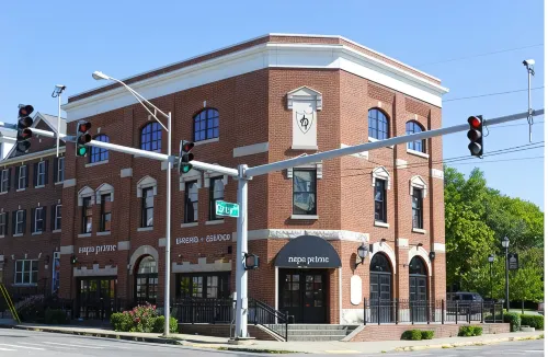 HUGE Penthouse Suite- 3 BR & 2 Bath w/Elevator. Walk to UK-Downtown-Rupp - 4-Star
