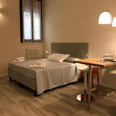 Honey Rooms Ferrara Hotels near Torre dell' Orologio